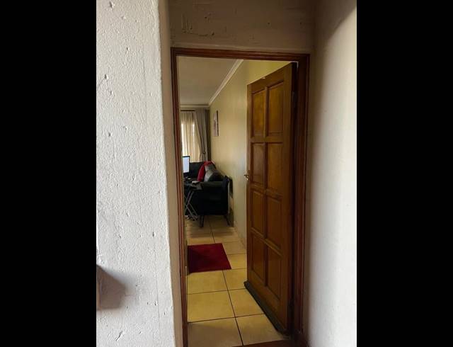 2 BEDROOM TOWNHOUSE FOR SALE IN MEREDALE